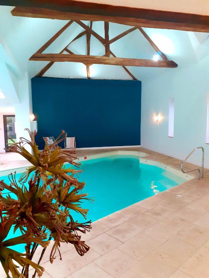 ホテル Domaine De La Limetiere Neuvy-le-Roi エクステリア 写真